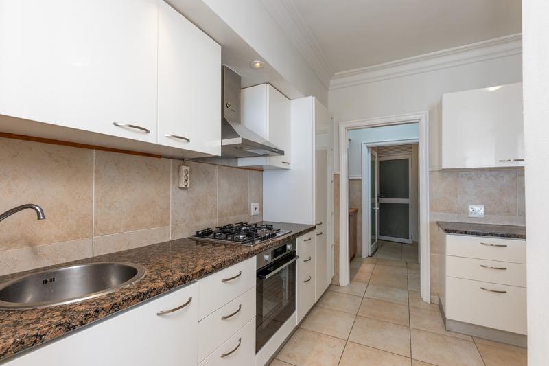 3 Bedroom Property for Sale in Sea Point Western Cape